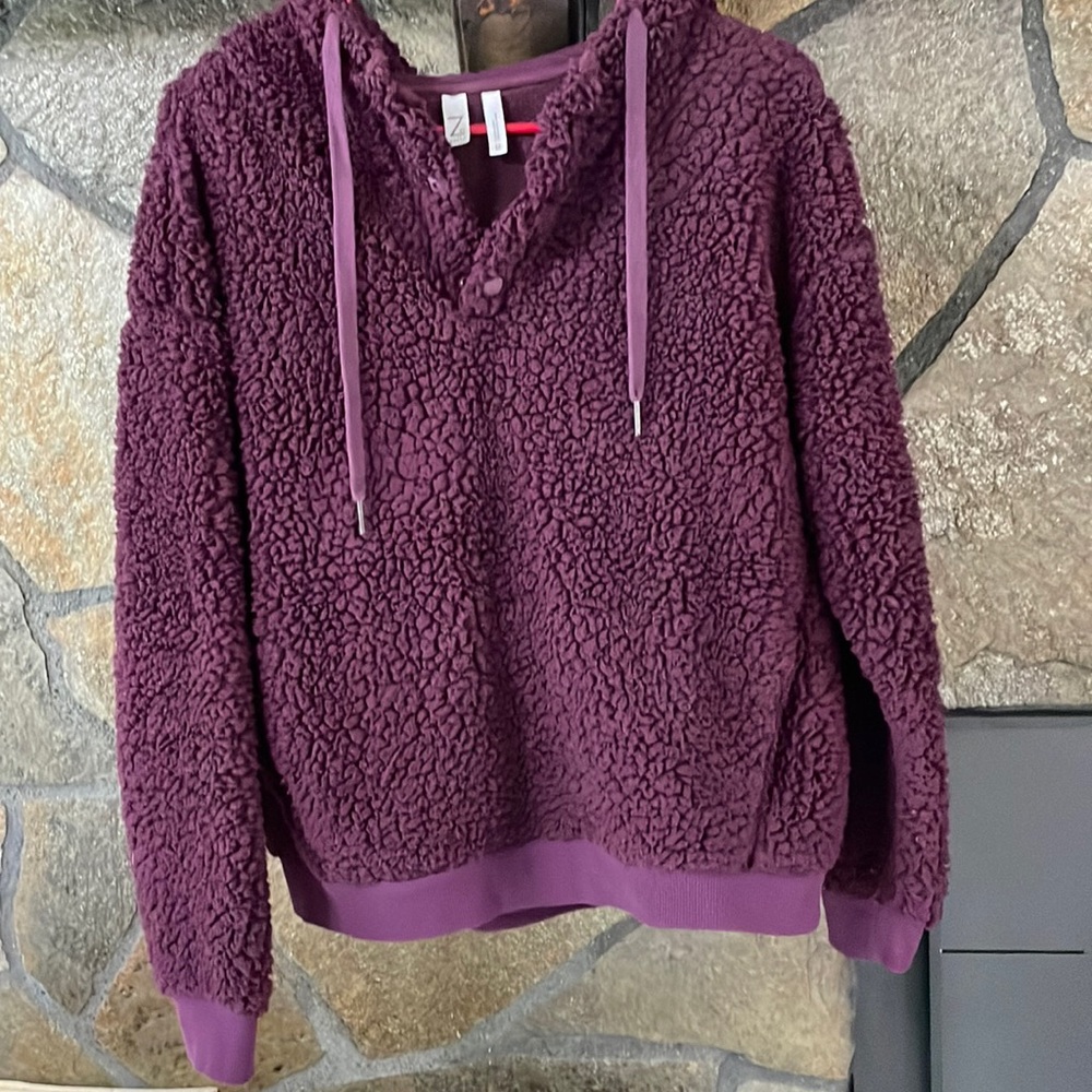 Women’s burgundy/Barry Zella Sherpa pull over size medium